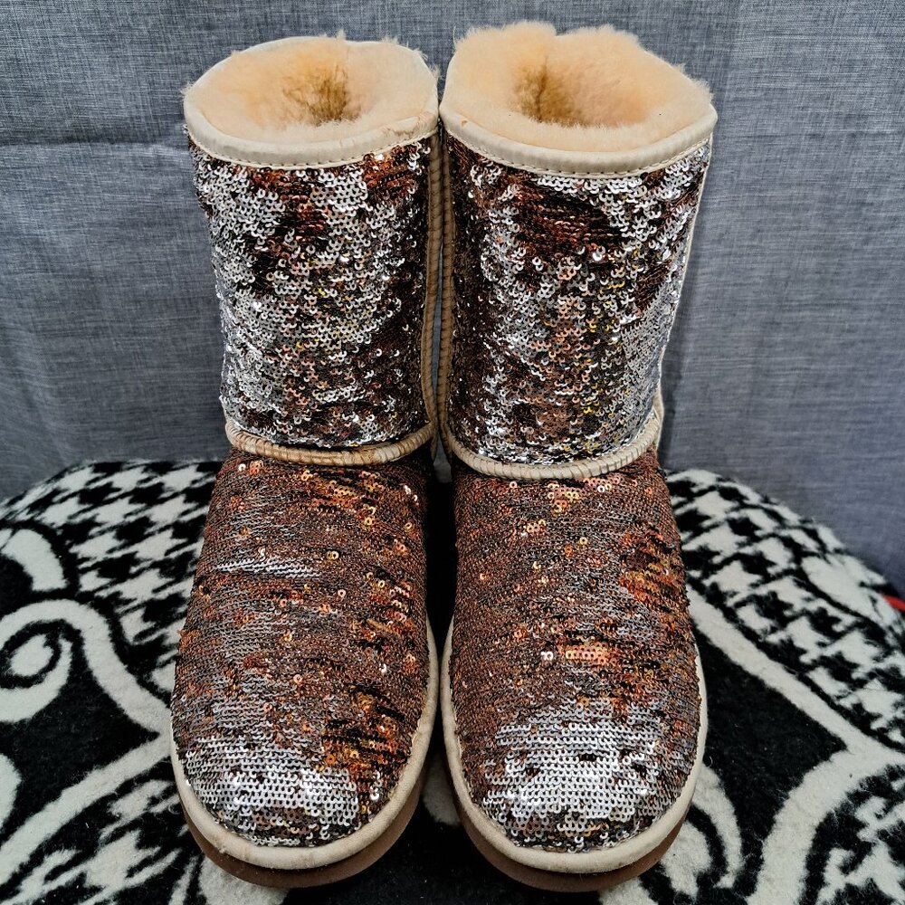 %Size 7 UGG Women's Classic Short Sparkles Boots D15 - Picture 3 of 15